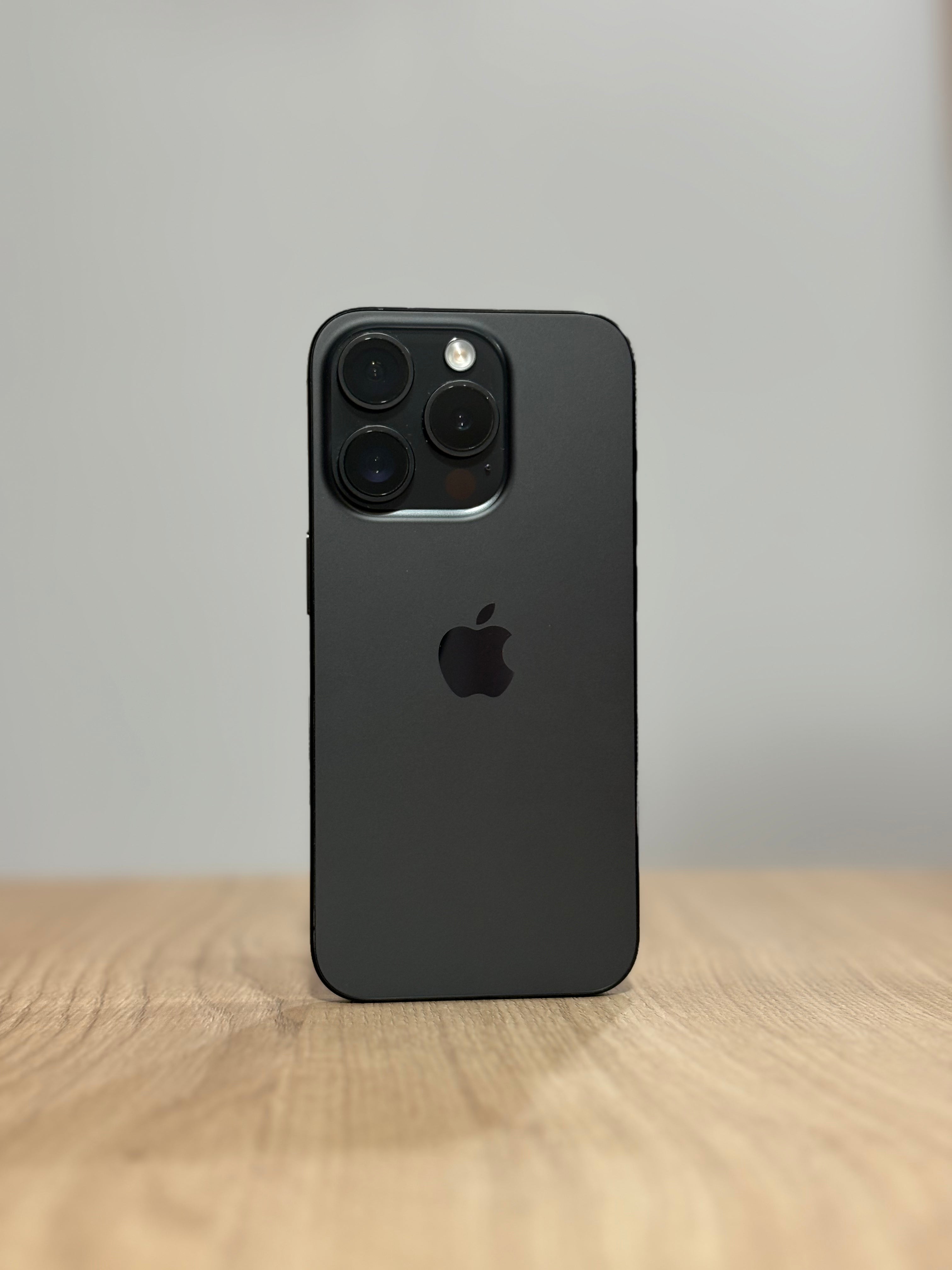 iPhone 15 Pro - Seminuevo
